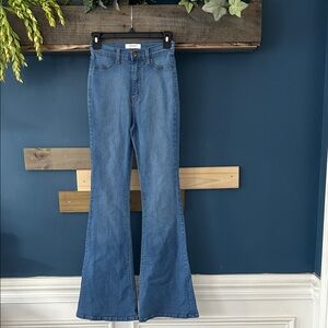 Vibrant MIU Medium Blue Flare Jeans - HR Wide Leg size 3 W25 EUC Inseam 32 inche